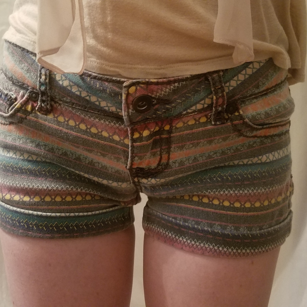 Patterned Denim Shorts - Picture 3 of 5